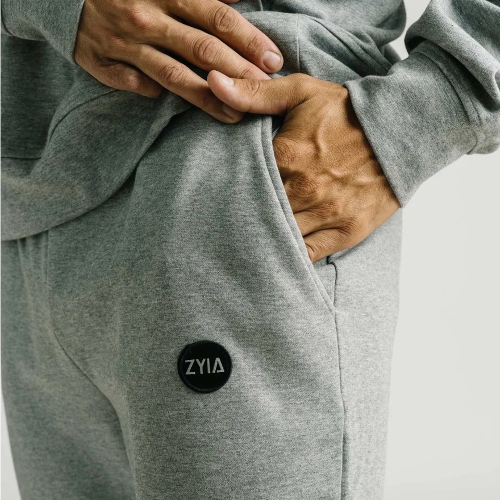 ZYIA Men's Gray Resolve Joggers